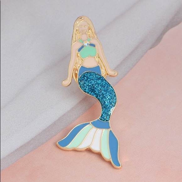 Jewelry - 🧜🏻‍♀️ Mermaid Pin 🧜🏻‍♀️